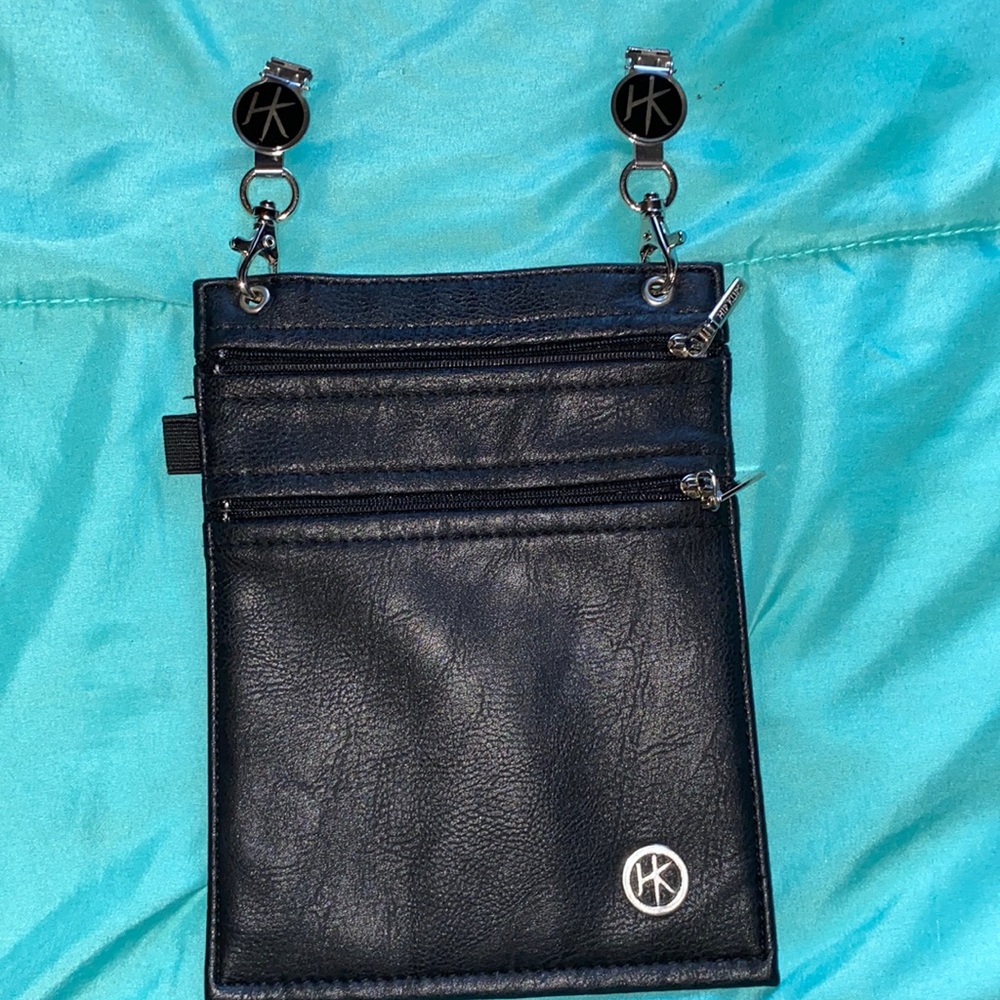 Black Hip Klips bag in Excellent condition. Details listed below 👇🏾